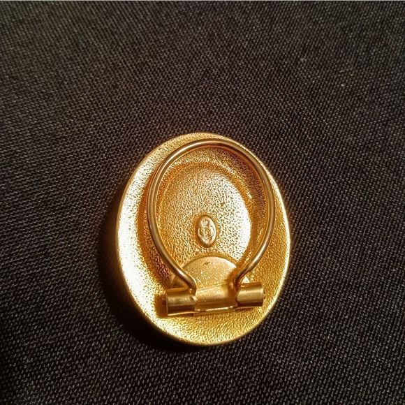 Stunning Pearl Scarf Clip - Picture 2 of 5